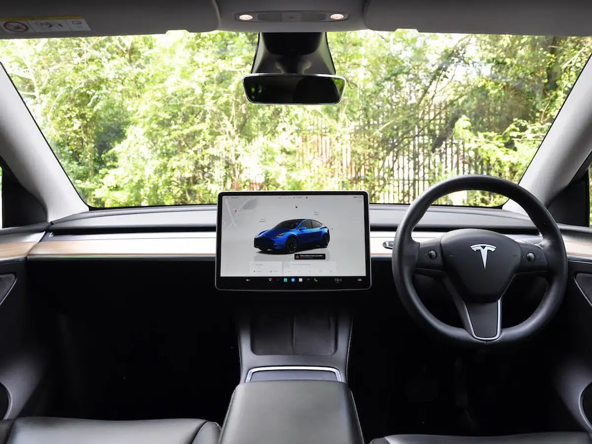 2022-tesla-model-y-e-long-range-big-14