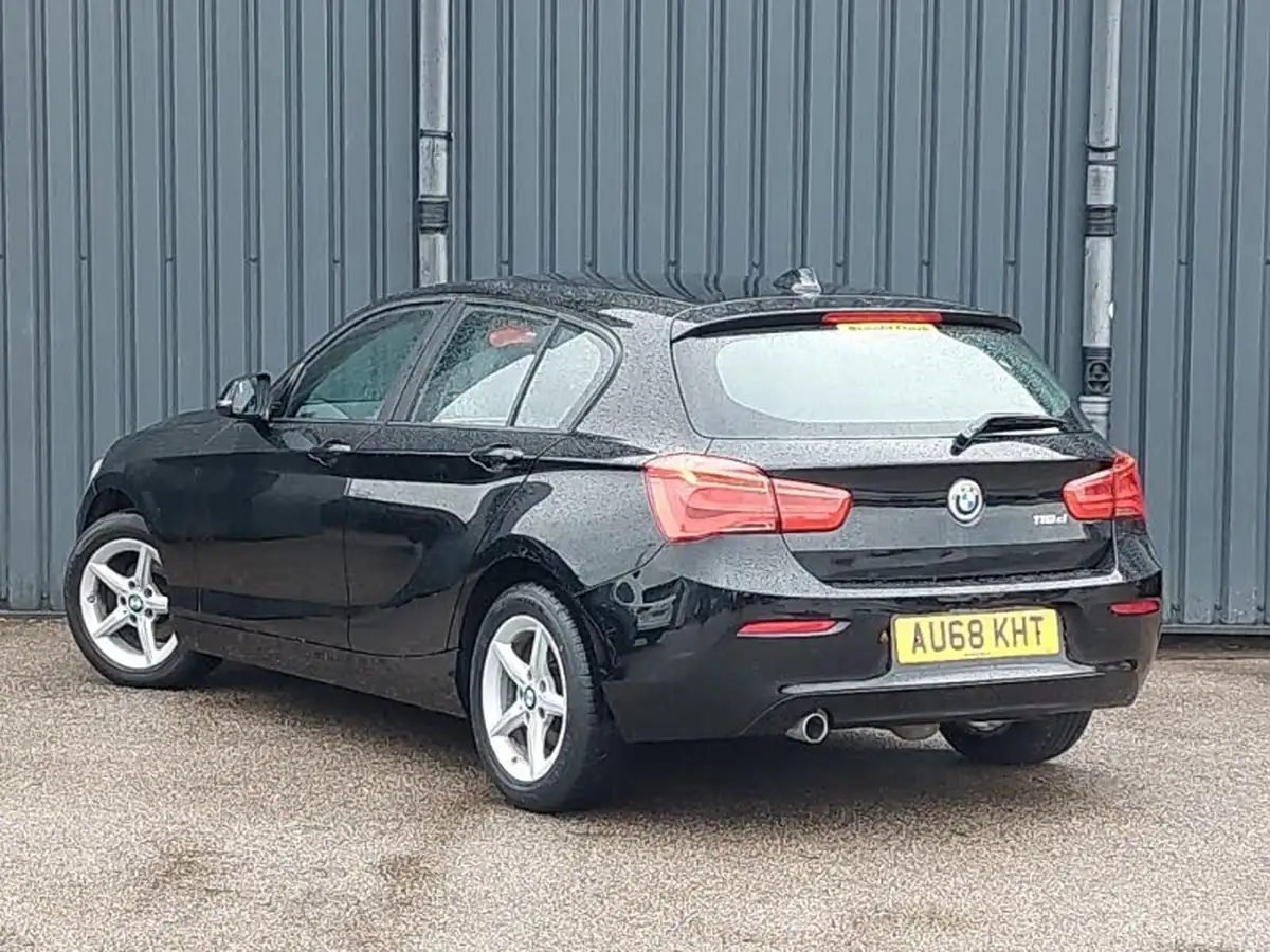 2018-bmw-1-series-20td-118d-se-5d-big-1