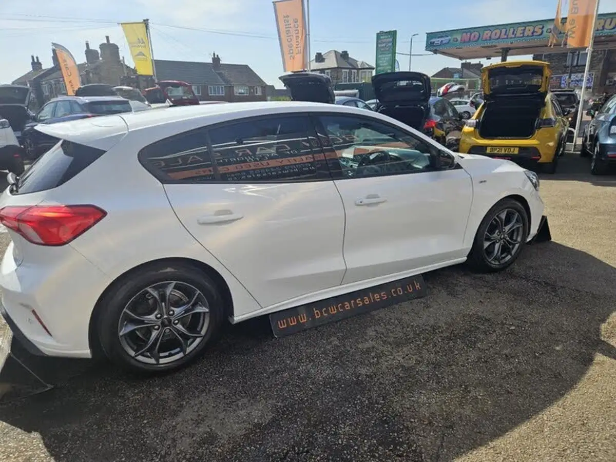 2019-ford-focus-10t-st-line-hatchback-auto-big-4