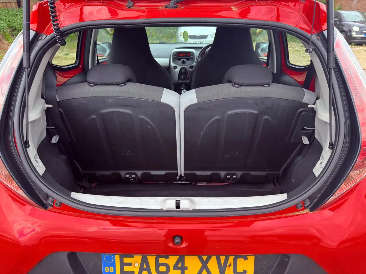 2015-toyota-aygo-10-vvt-i-x-play-5d-big-8
