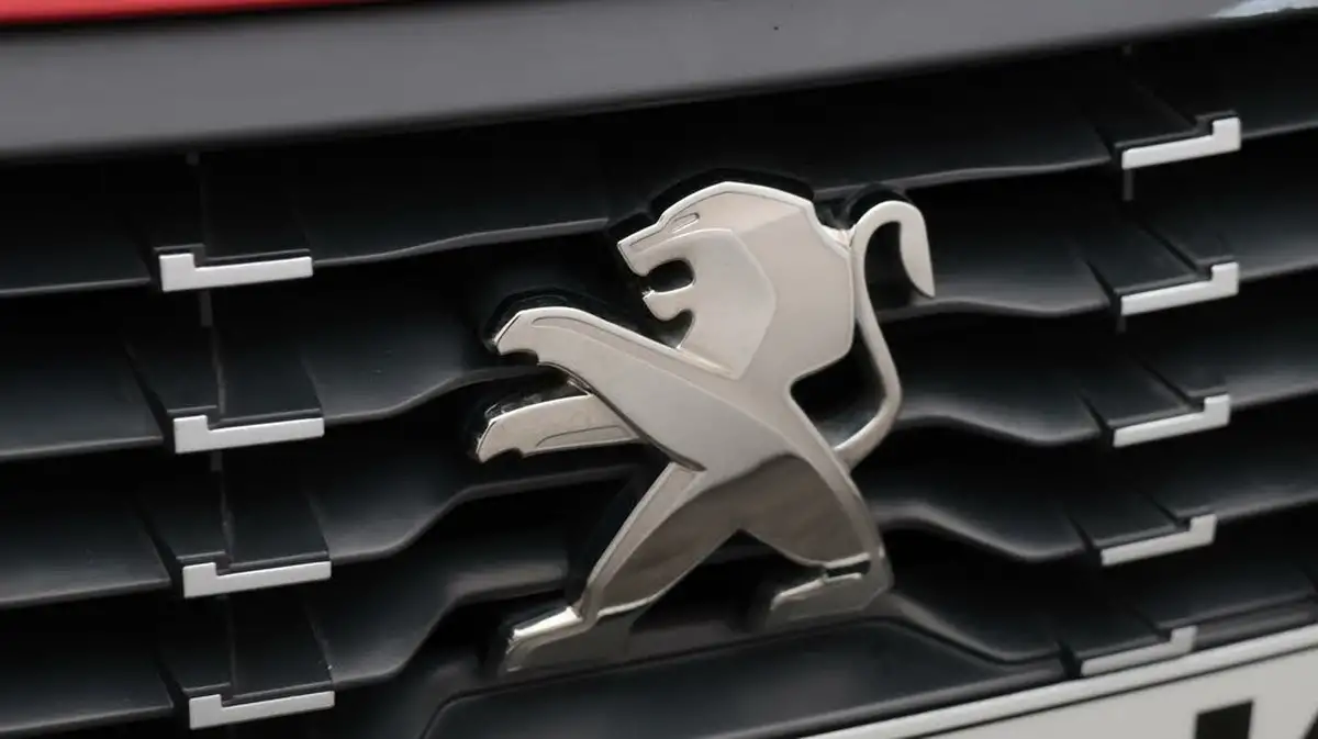 2020-peugeot-208-12-puretech-allure-100bhp-big-24