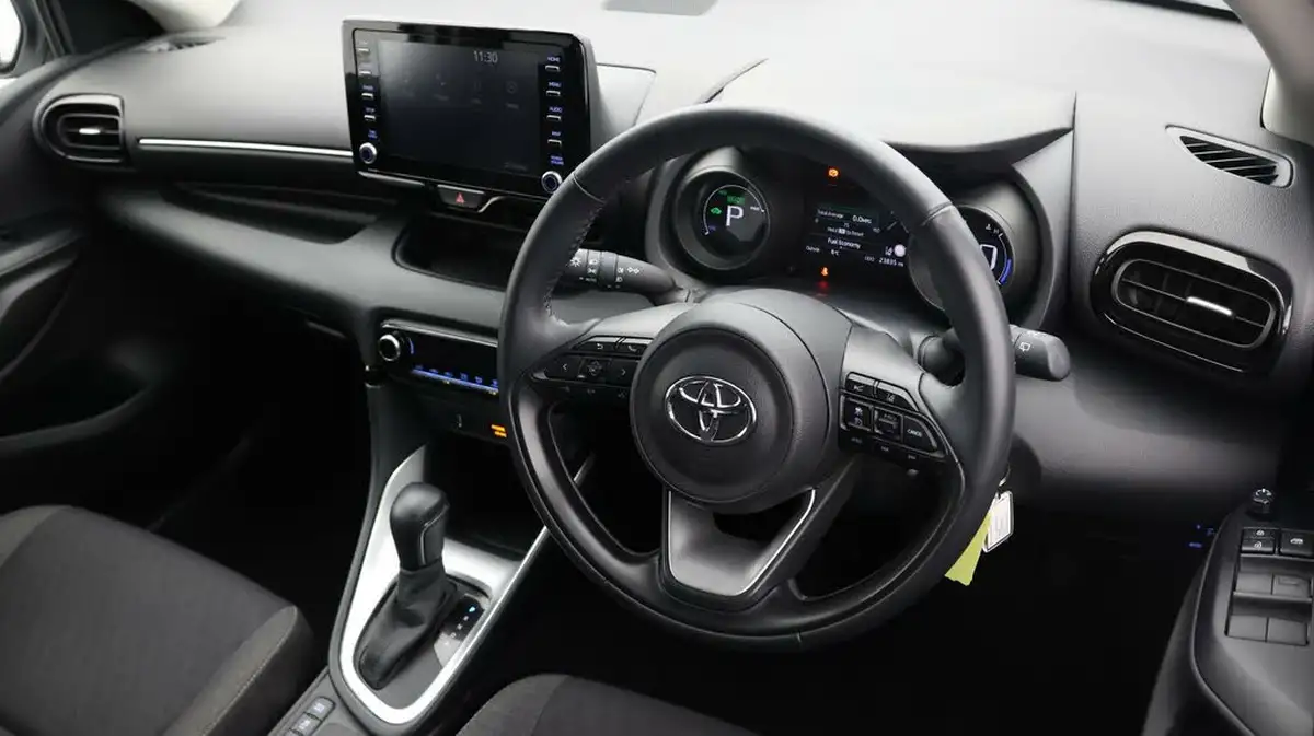 2022-toyota-yaris-15-vvt-i-design-big-8