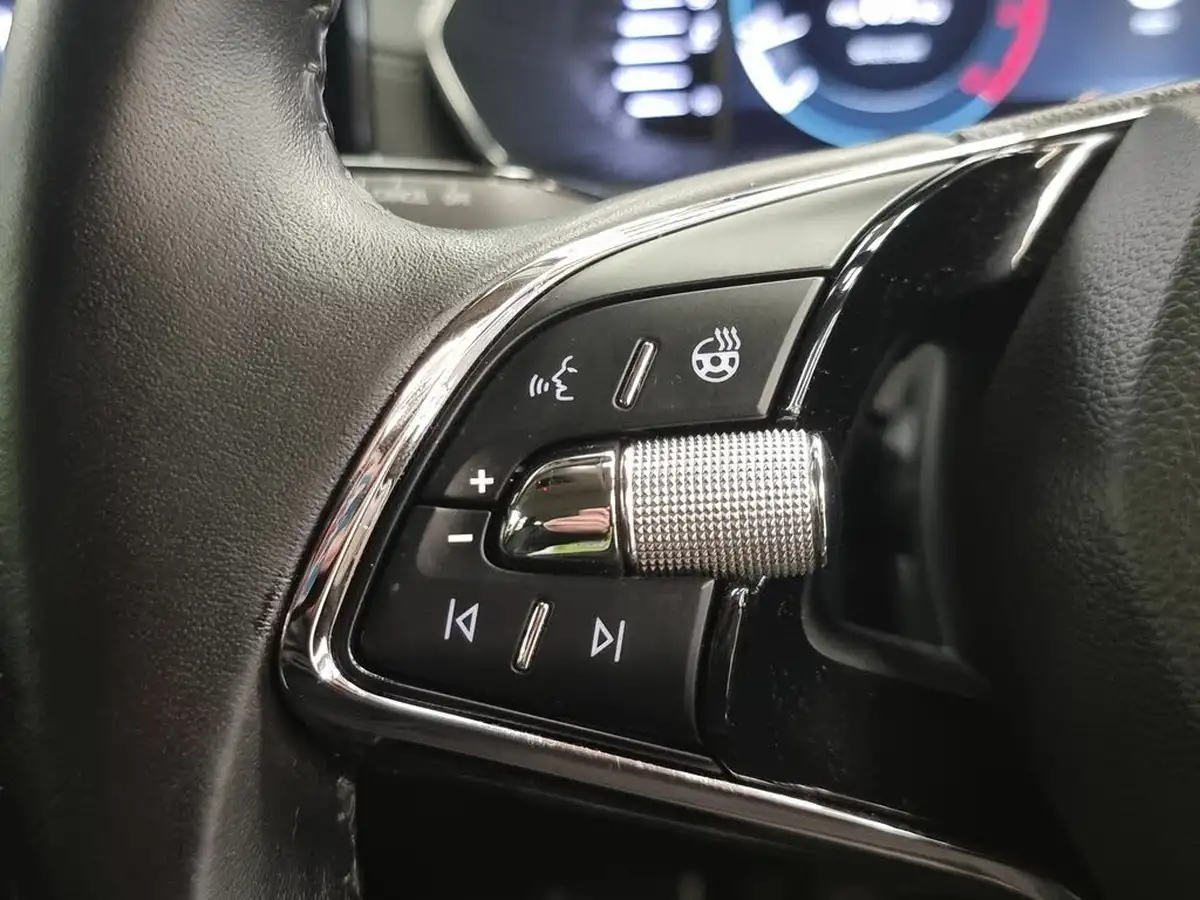2020-skoda-octavia-20tdi-se-technology-115ps-scr-estate-big-16