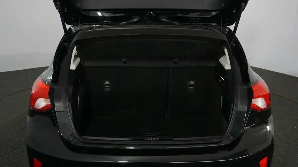 2021-ford-focus-15-titanium-edition-hatchback-big-19