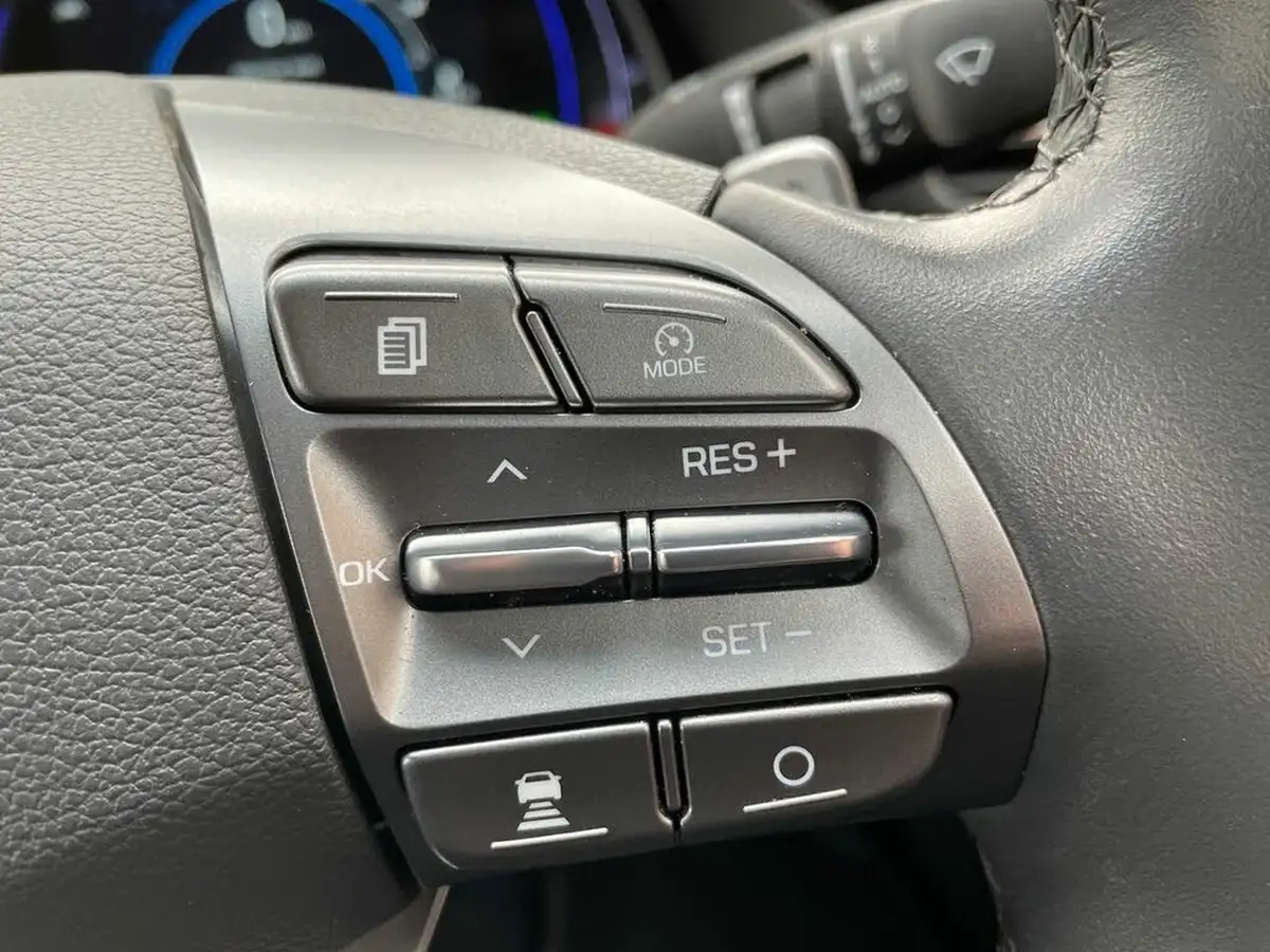 2020-hyundai-ioniq-e-premium-se-electric-100kw-big-16