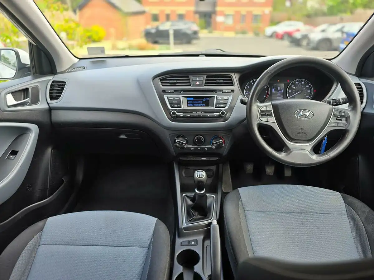 2016-hyundai-i20-12-se-hatchback-5d-big-21