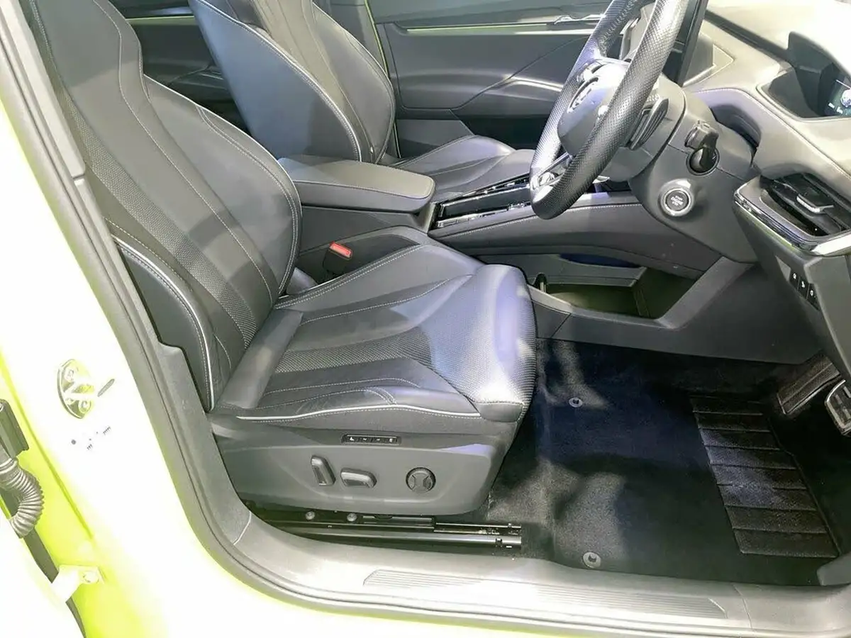 2023-skoda-enyaq-e-80-vrs-coupe-big-4