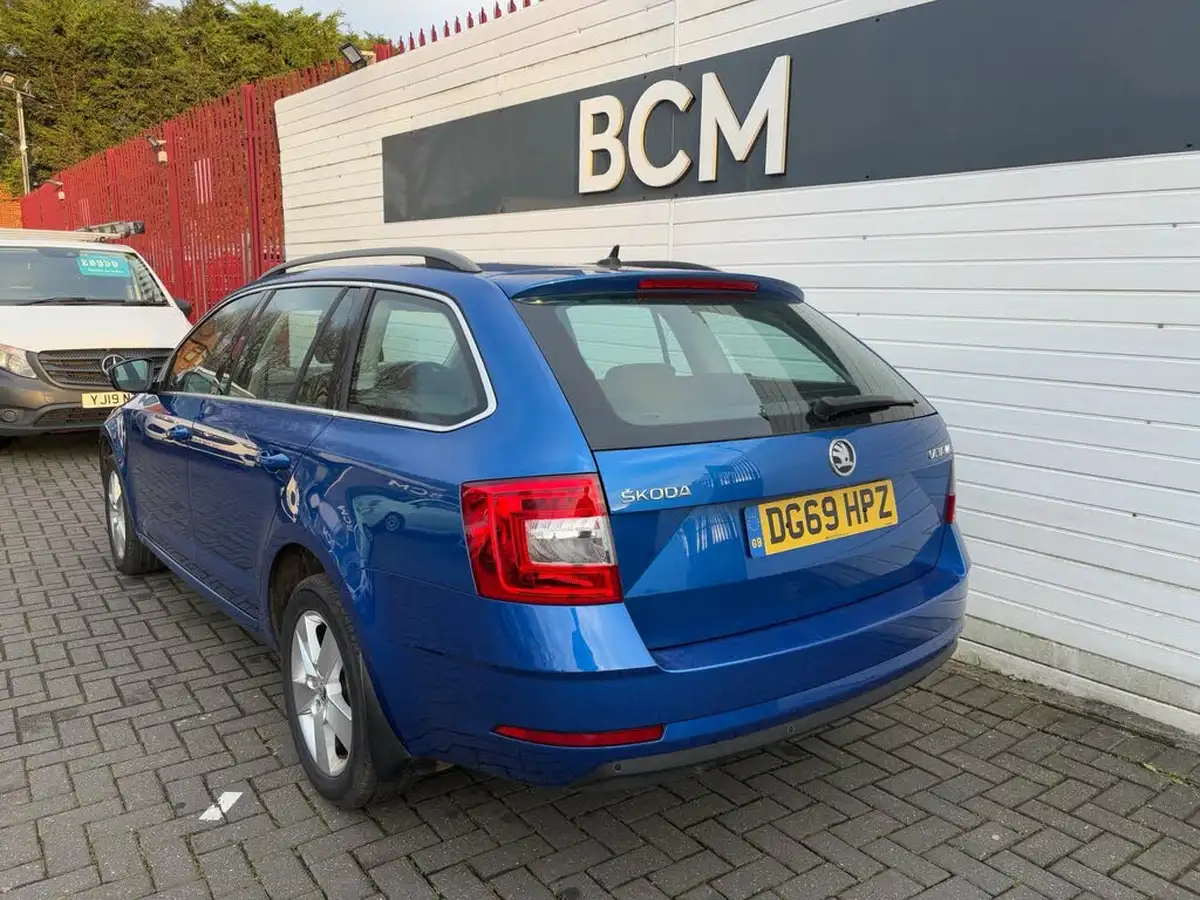 2019-skoda-octavia-16tdi-se-technology-estate-big-3