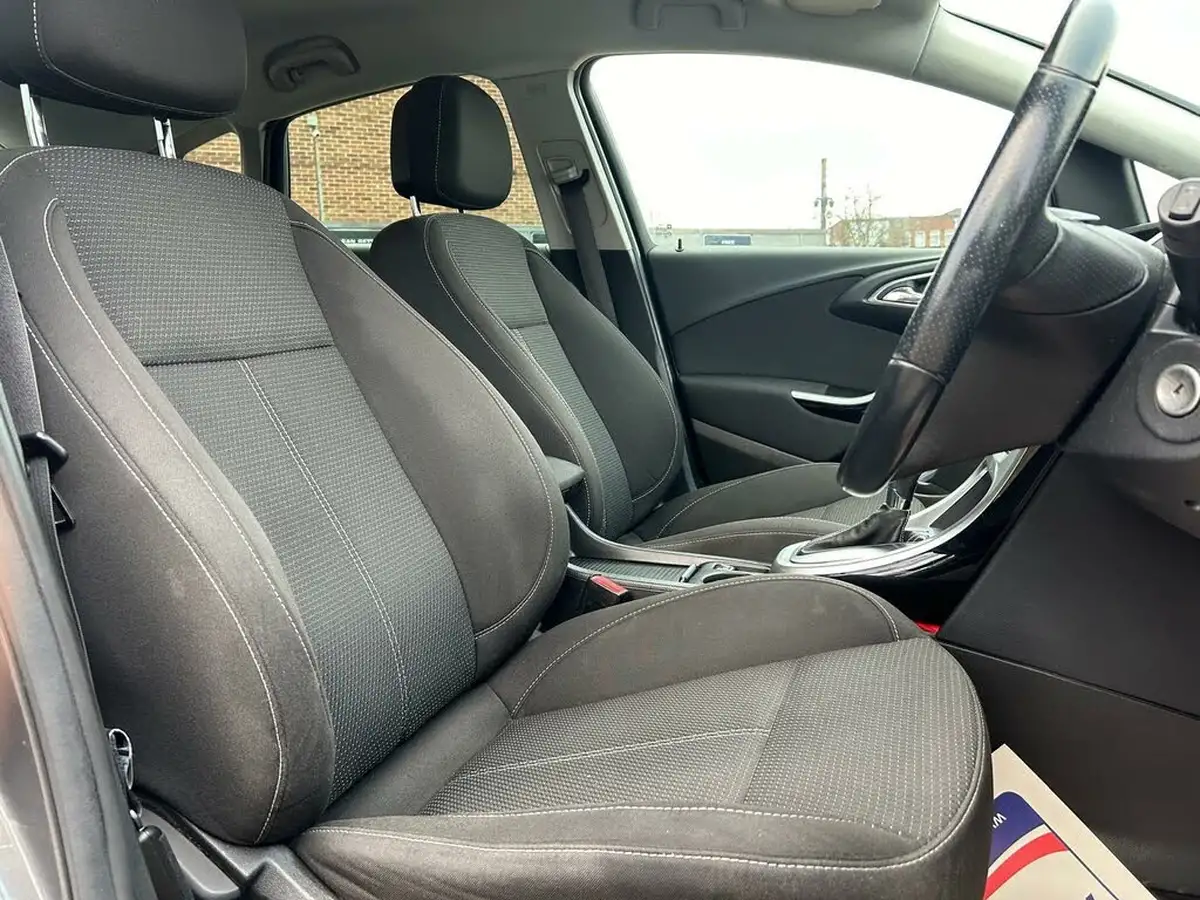 2011-vauxhall-astra-16-sri-vvt-16v-115ps-hatchback-5d-auto-big-21
