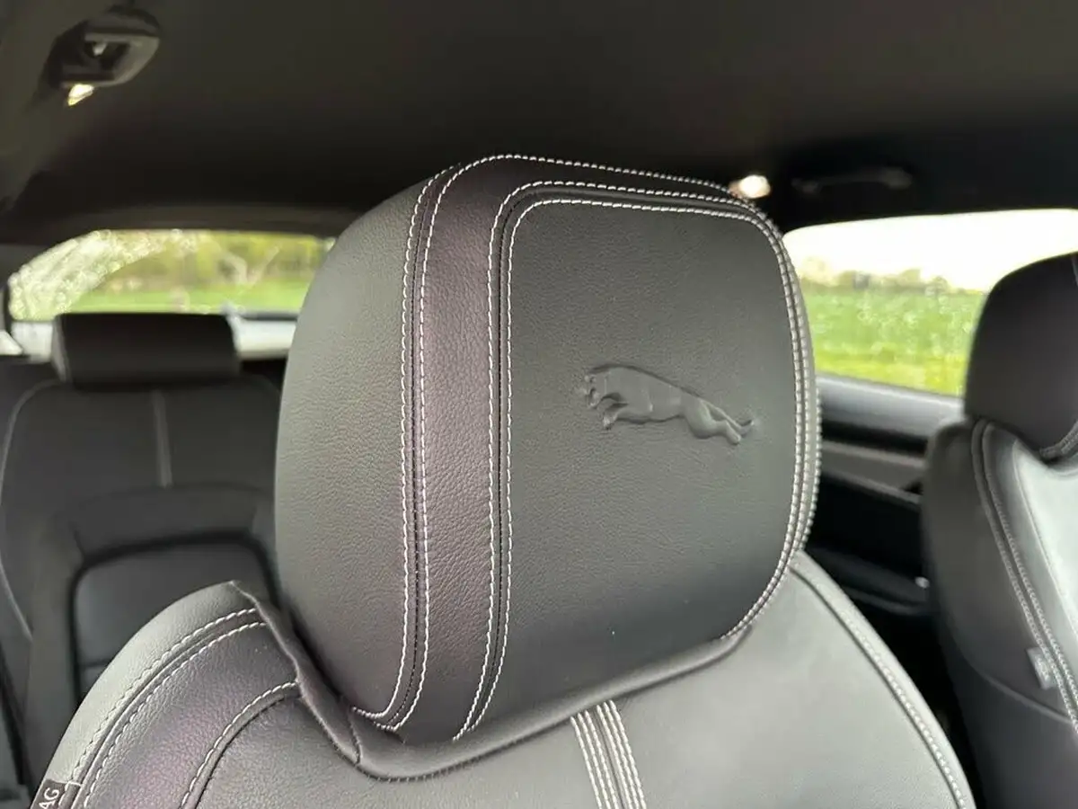 2022-jaguar-f-pace-20-d200-r-dynamic-se-big-12