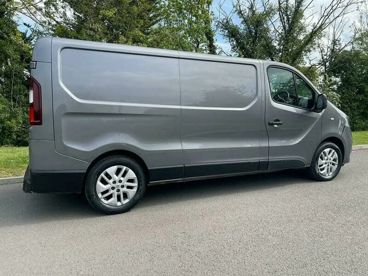 2017-renault-trafic-16dci-ll29-125-sport-nav-energy-125-e6-panel-van-big-9