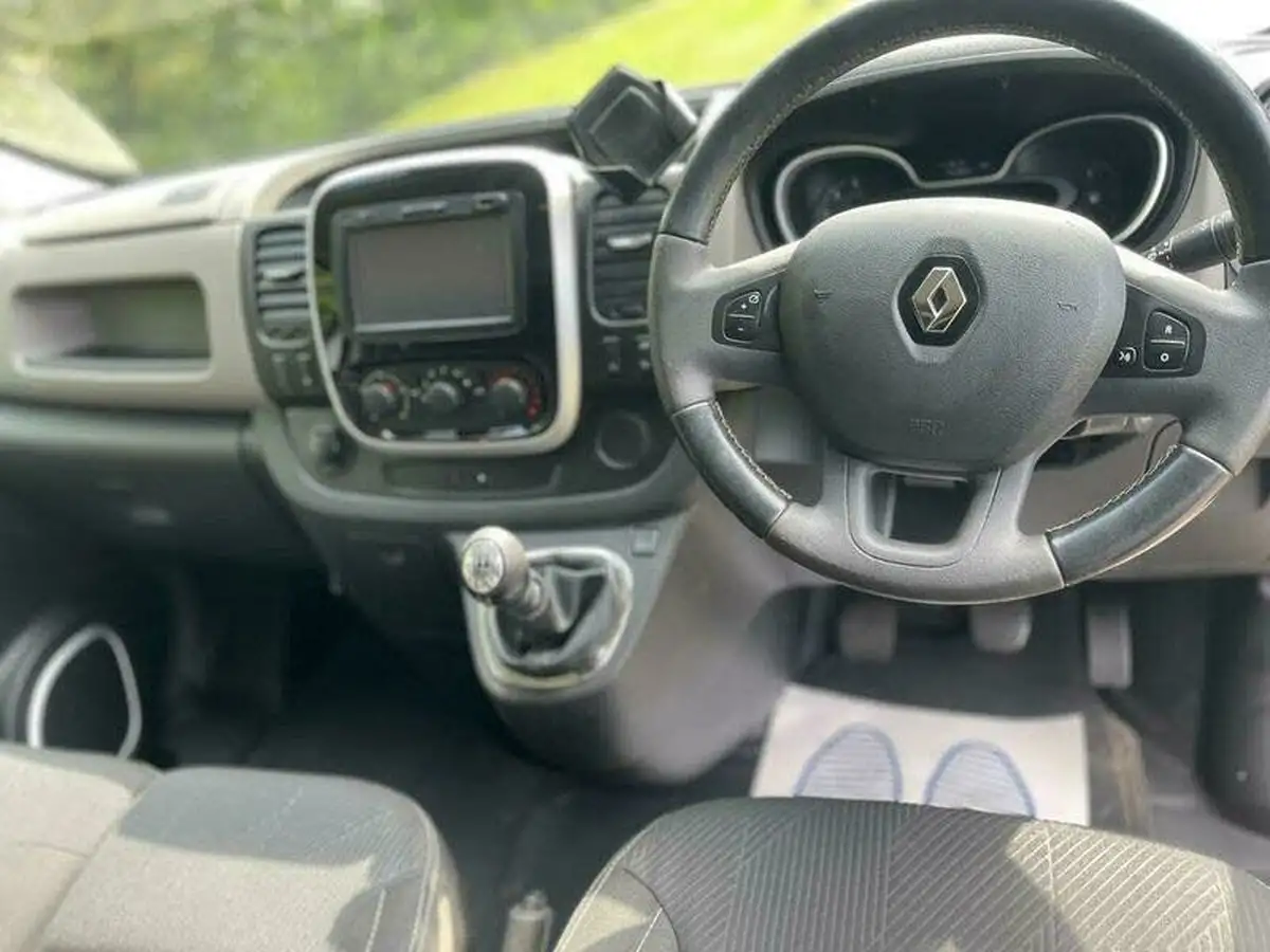 2017-renault-trafic-16dci-ll29-125-sport-nav-energy-125-e6-panel-van-big-33
