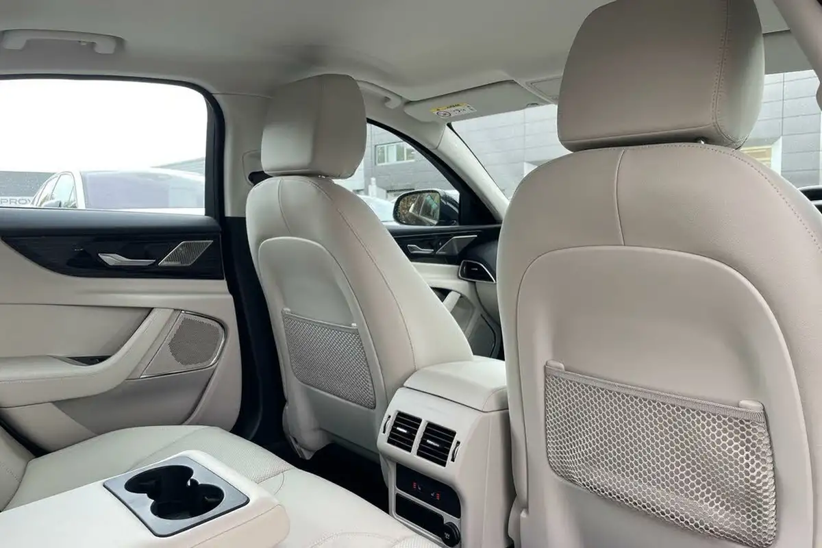 2020-jaguar-xe-20i-s-big-27