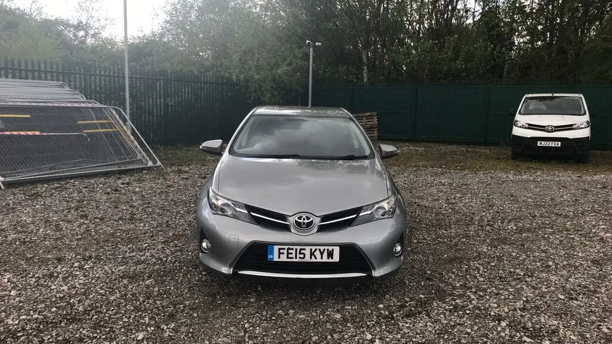 2015-toyota-auris-133-vvt-i-icon-ss-hatchback-big-14