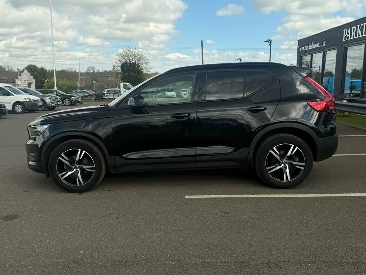2021-volvo-xc40-15-t3-r-design-163bhp-big-3