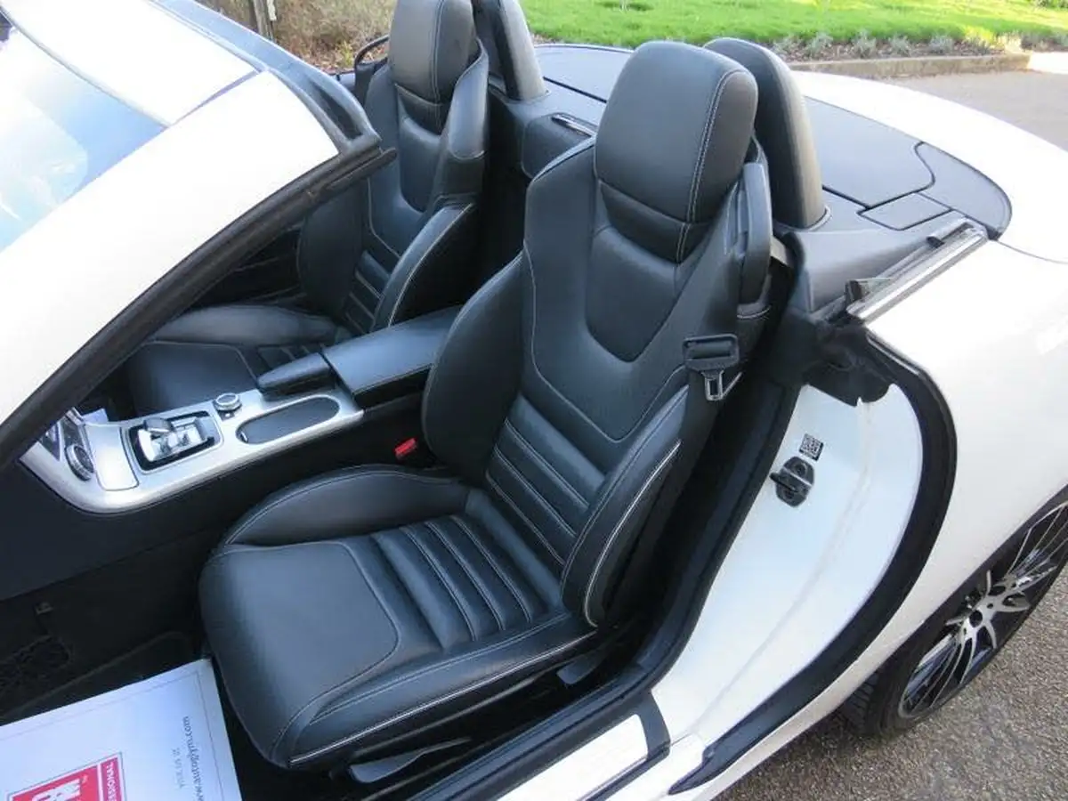 2016-mercedes-benz-slc-20-slc300-amg-line-big-17