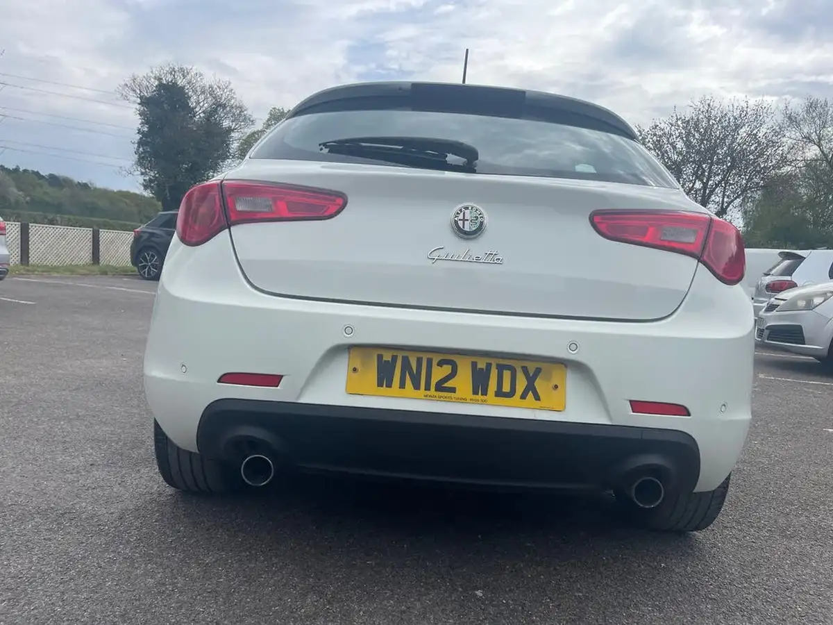 2012-alfa-romeo-giulietta-20td-veloce-170bhp-tct-big-39