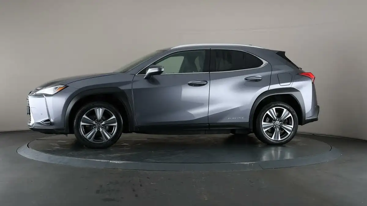 2021-lexus-ux-300e-e-ux-big-35