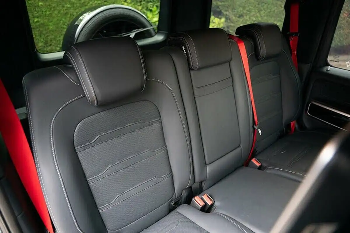 2023-mercedes-benz-g-class-40-g63-amg-big-13