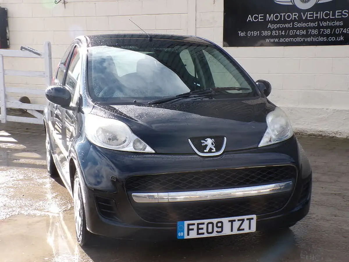 2009-peugeot-107-10-urban-12v-5d-big-1