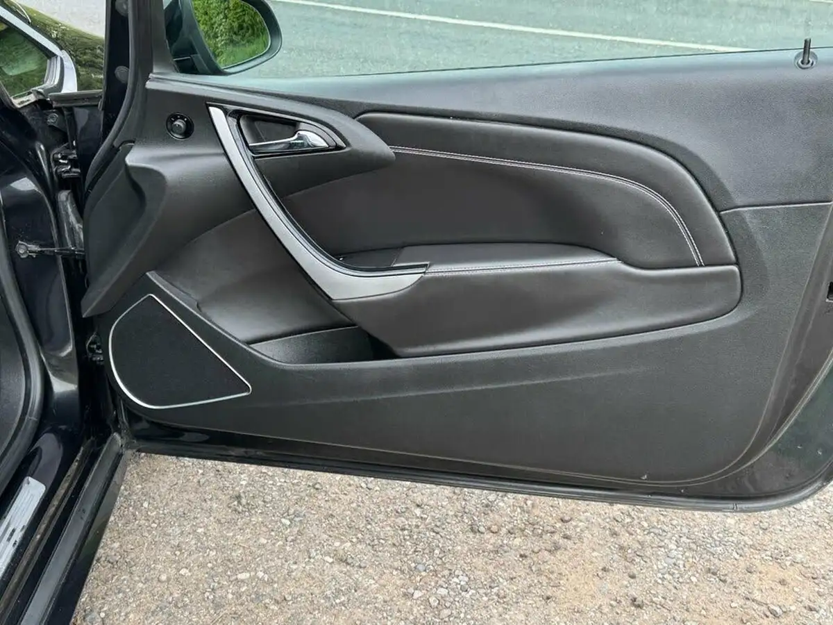 2013-vauxhall-astra-20-vxr-big-43
