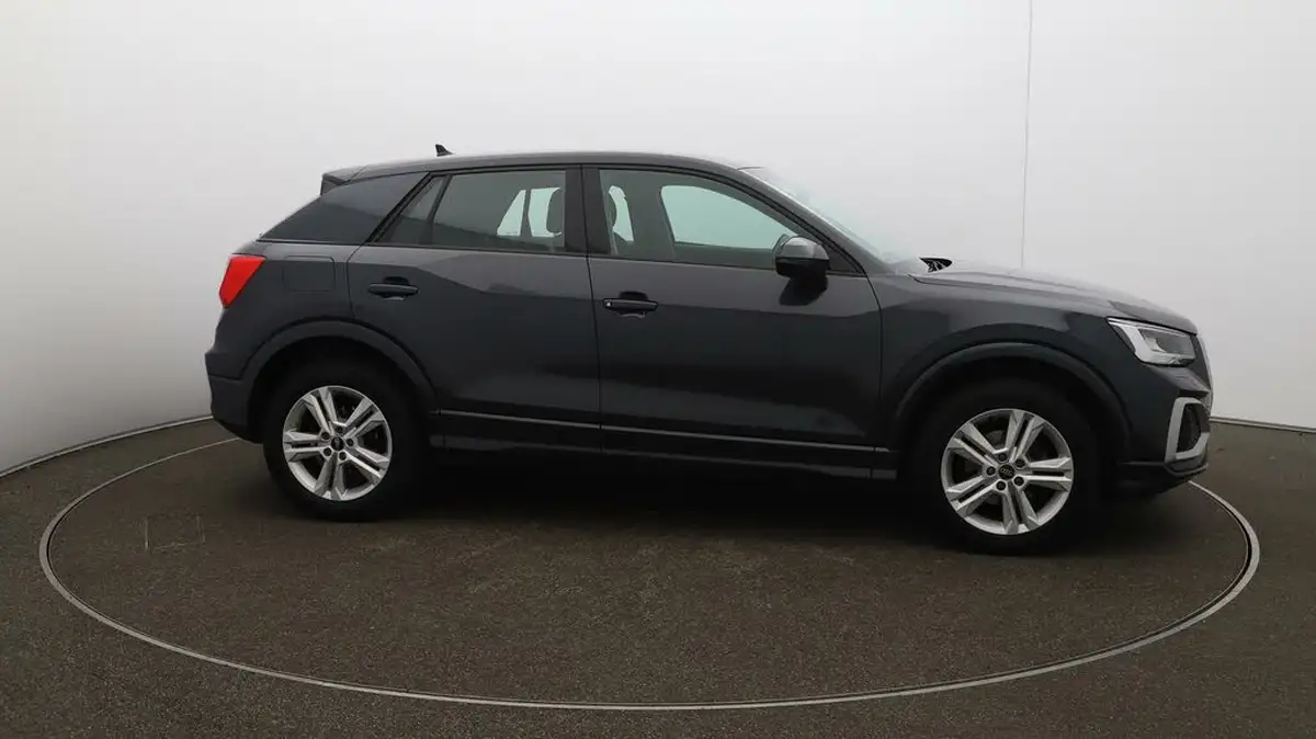 2022-audi-q2-10-30-tfsi-sport-big-39