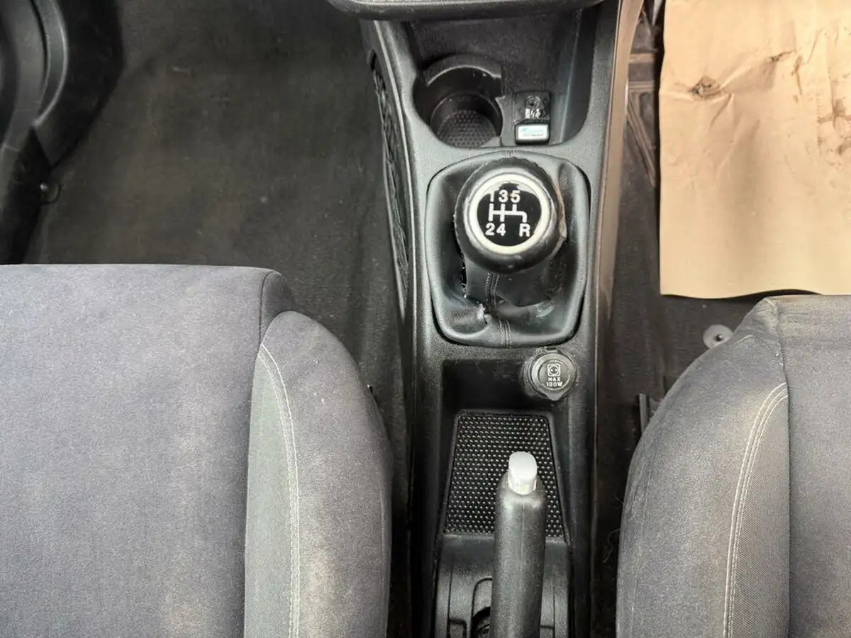 2014-fiat-punto-12-easy-3d-big-20