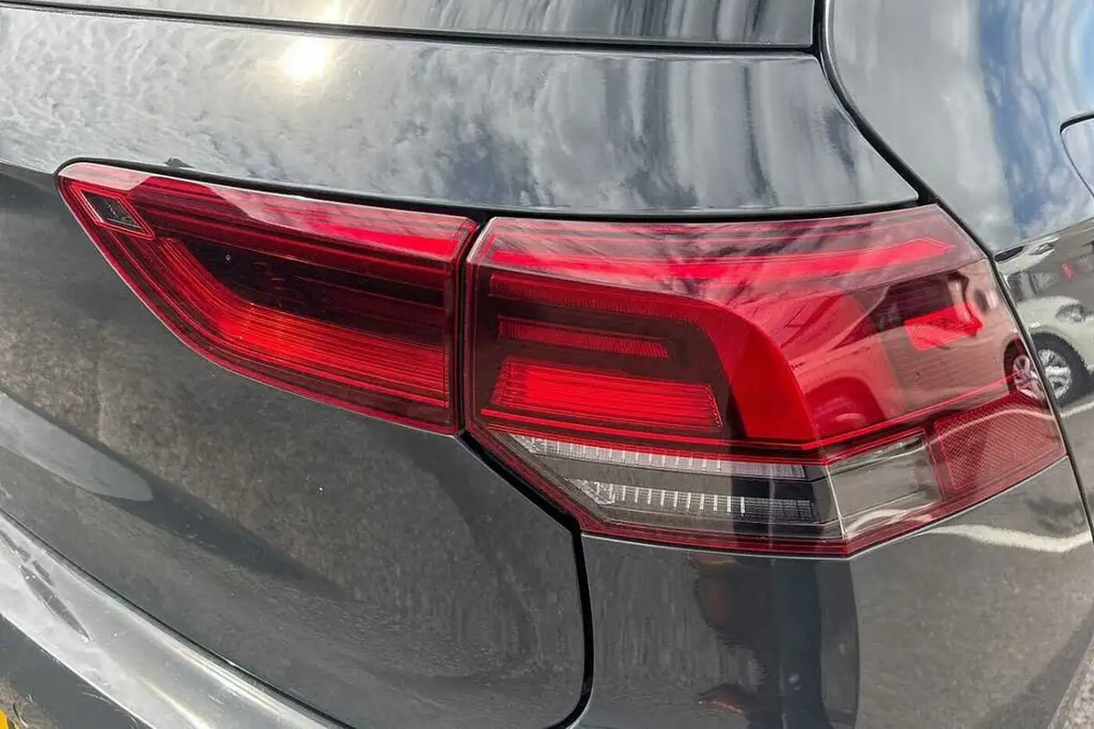 2021-volkswagen-golf-15-tsi-life-130ps-hatchback-big-18