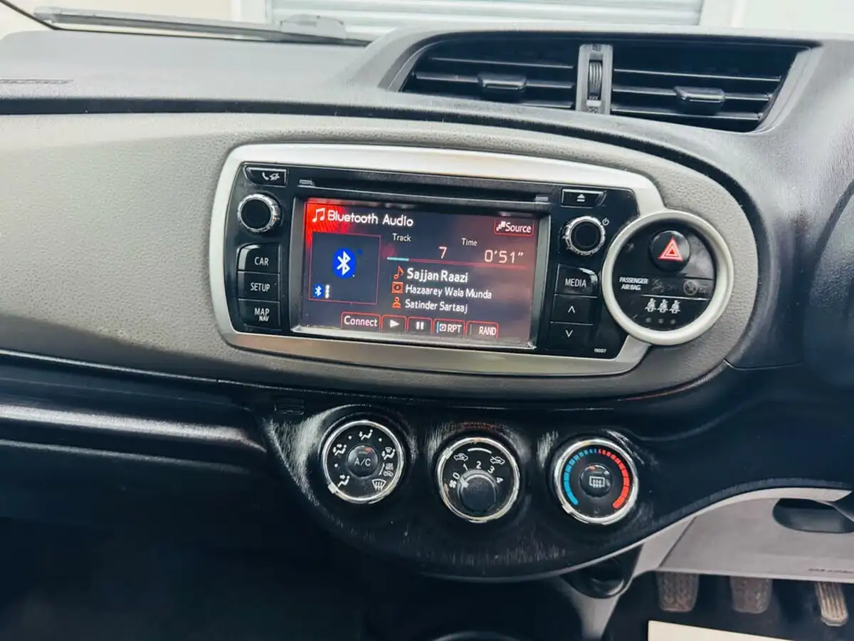 2013-toyota-yaris-133-sr-vvt-i-5d-big-18