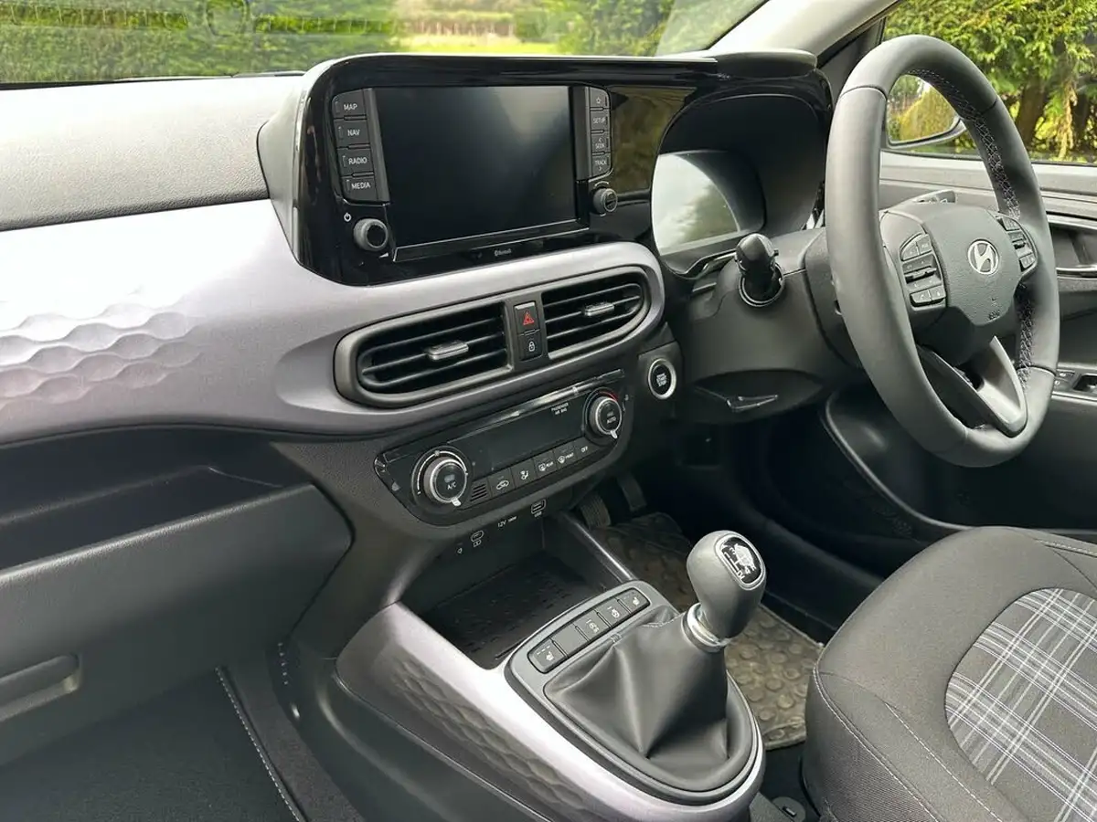 2024-hyundai-i10-12-premium-79ps-big-21