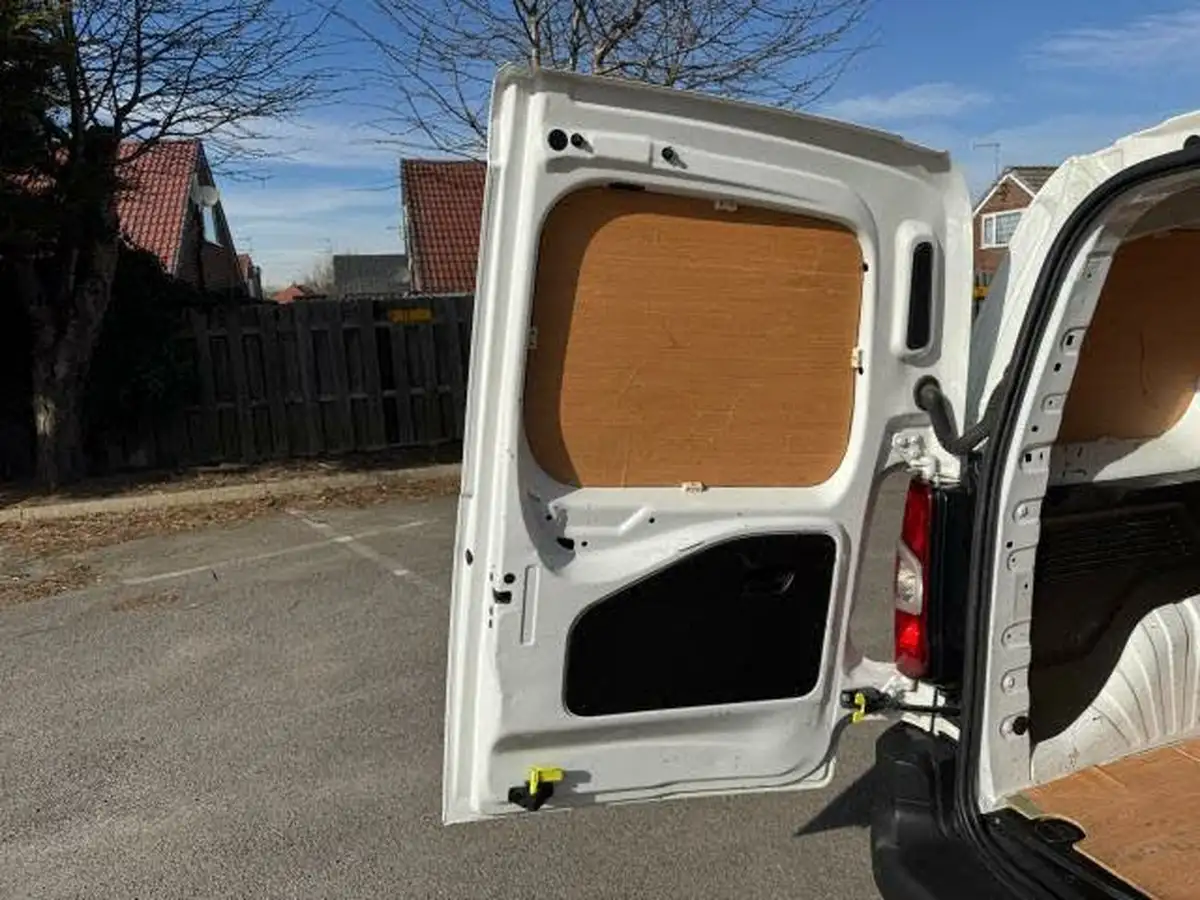 2021-peugeot-partner-15-bluehdi-1000-professional-100ps-eu6dt-panel-big-43