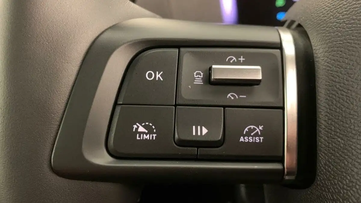 2023-citroen-c4-x-e-shine-plus-big-18