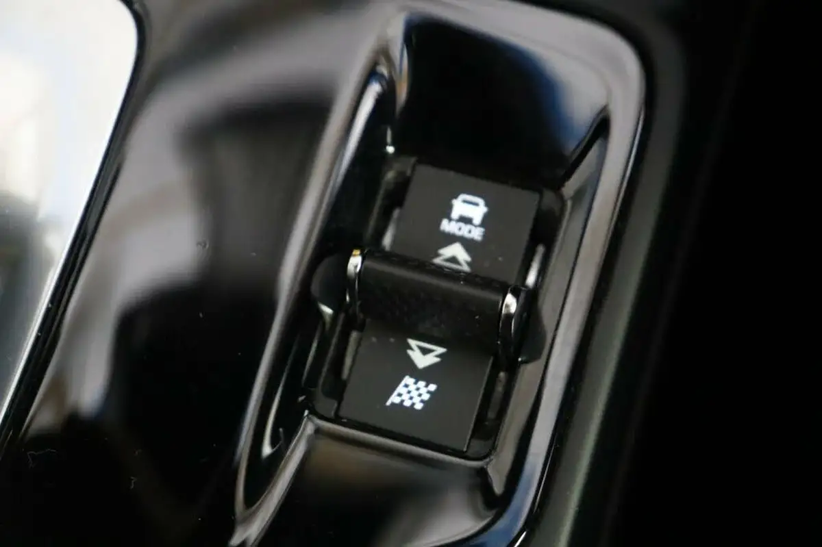 2024-jaguar-e-pace-15-p160-r-dynamic-s-big-32