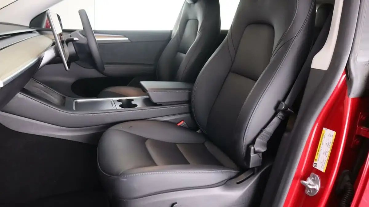 2023-tesla-model-y-e-long-range-big-14