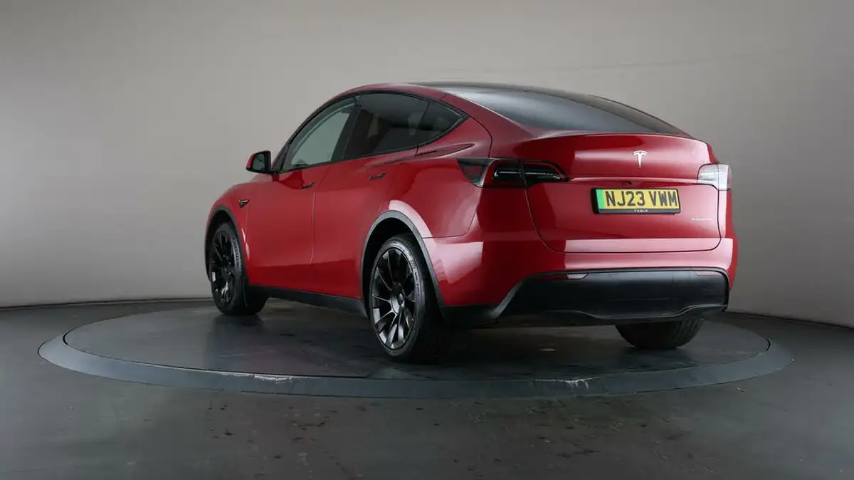 2023-tesla-model-y-e-long-range-big-59