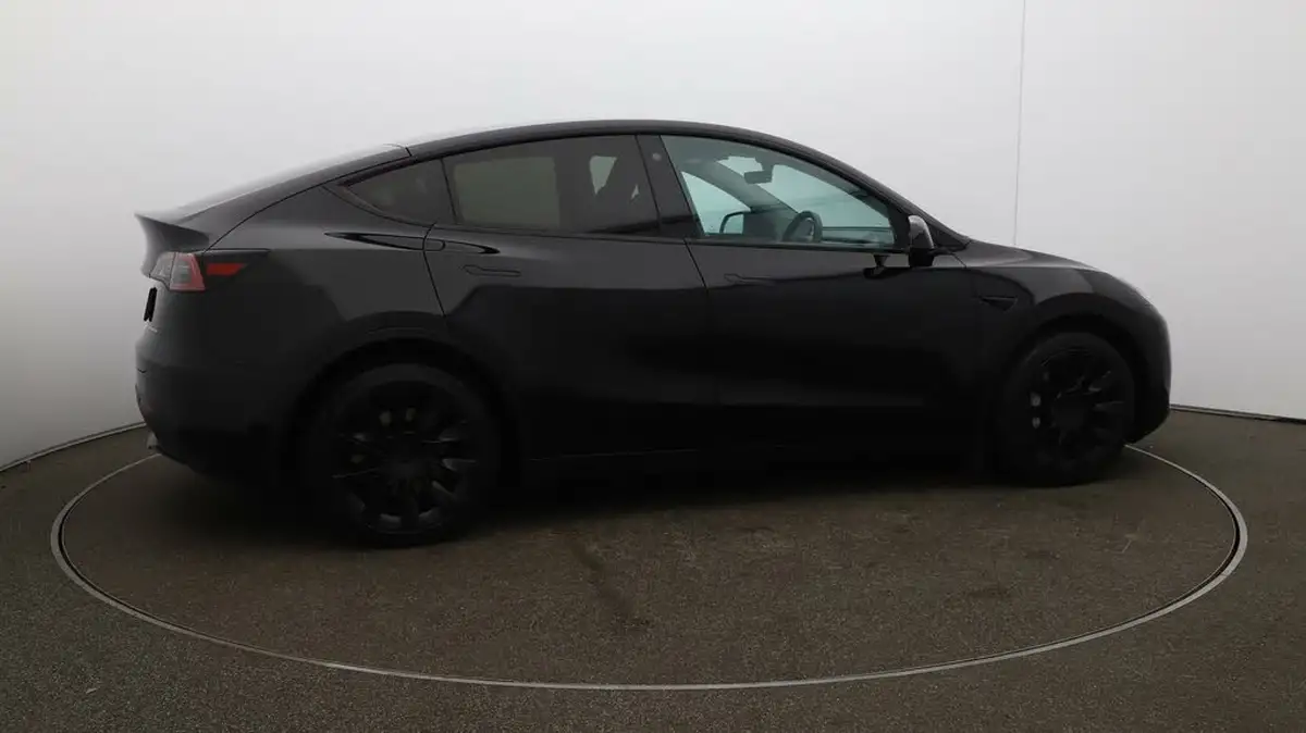 2022-tesla-model-y-e-long-range-big-41