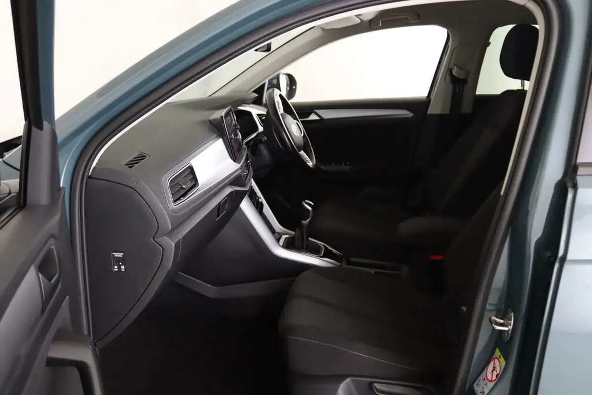 2022-volkswagen-t-roc-10-tsi-life-big-9