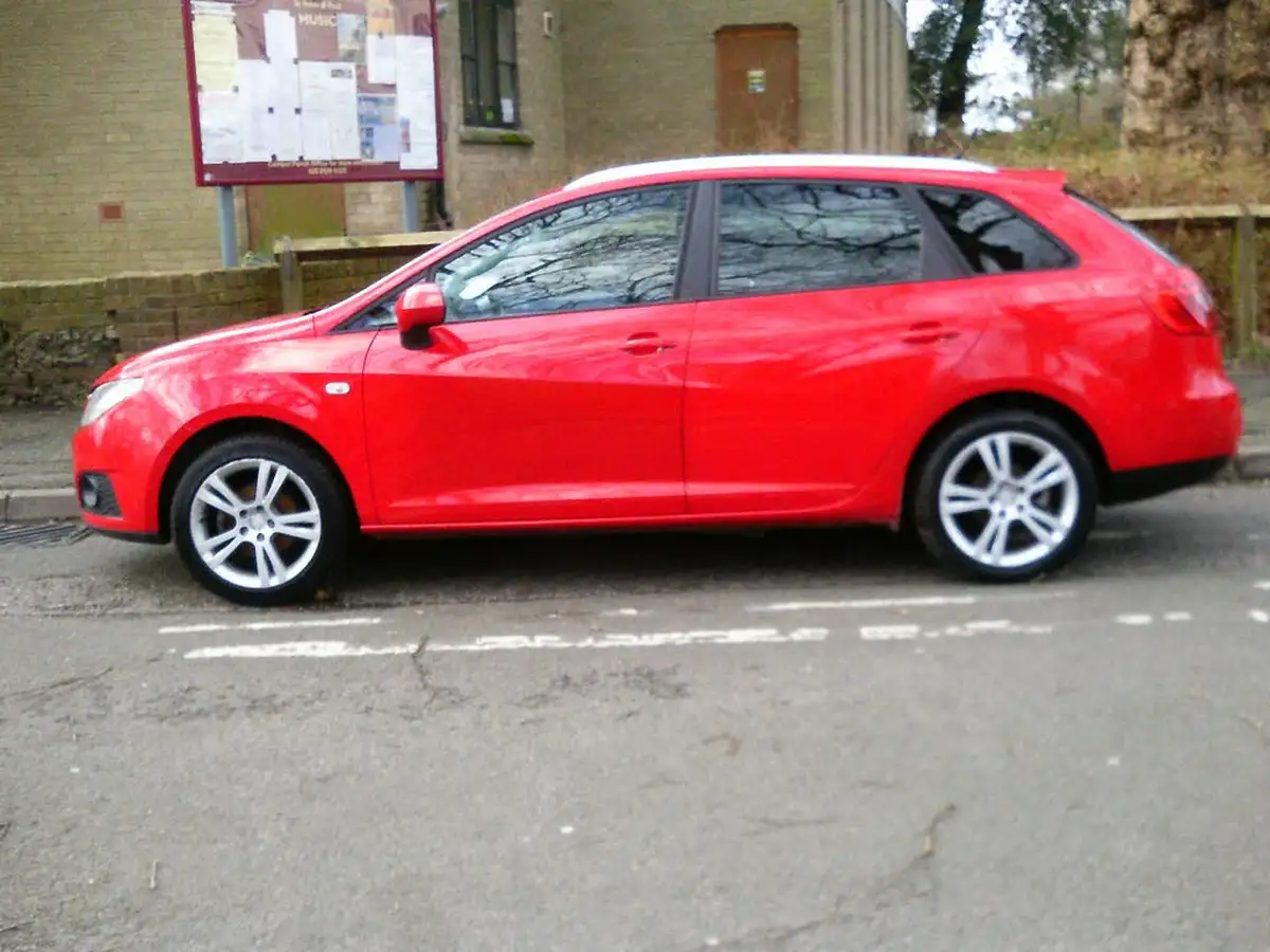 2010-seat-ibiza-14-se-85-estate-5d-big-7
