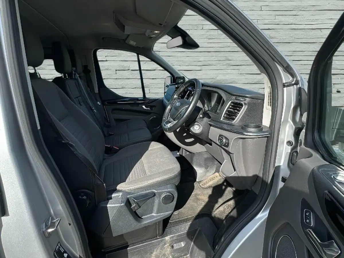 2019-ford-tourneo-custom-20tdci-320-l1-titanium-130ps-auto-big-10