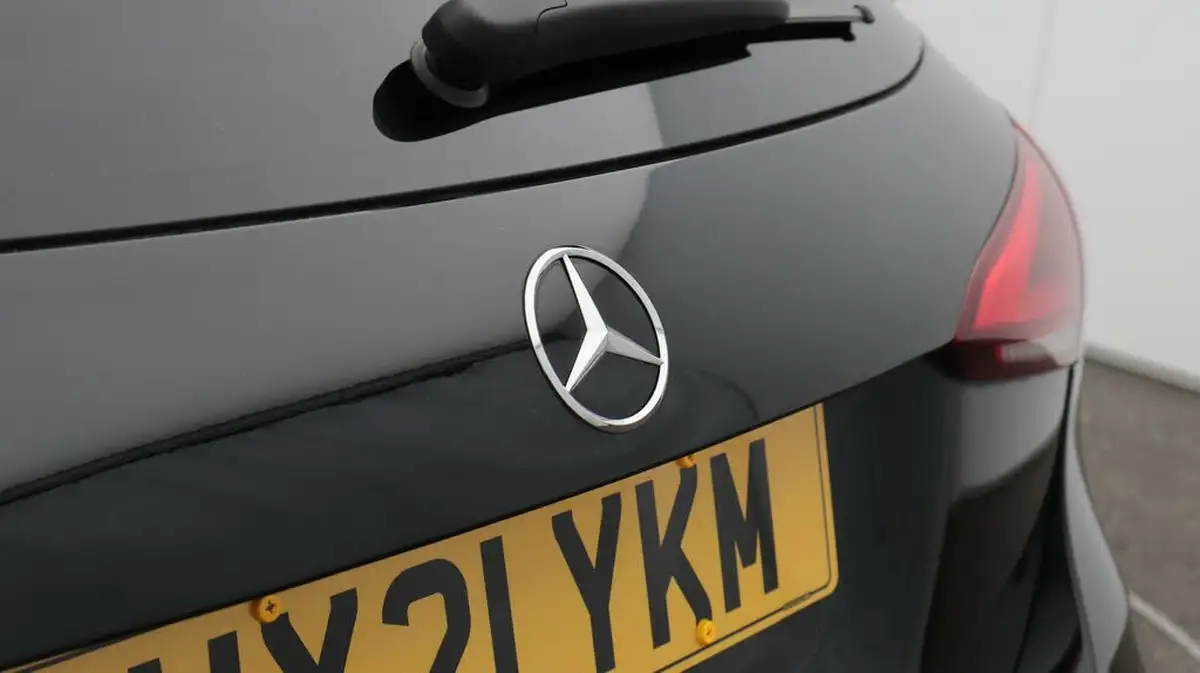 2021-mercedes-benz-a-class-15d-a180d-amg-line-hatchback-5d-7g-dct-big-21