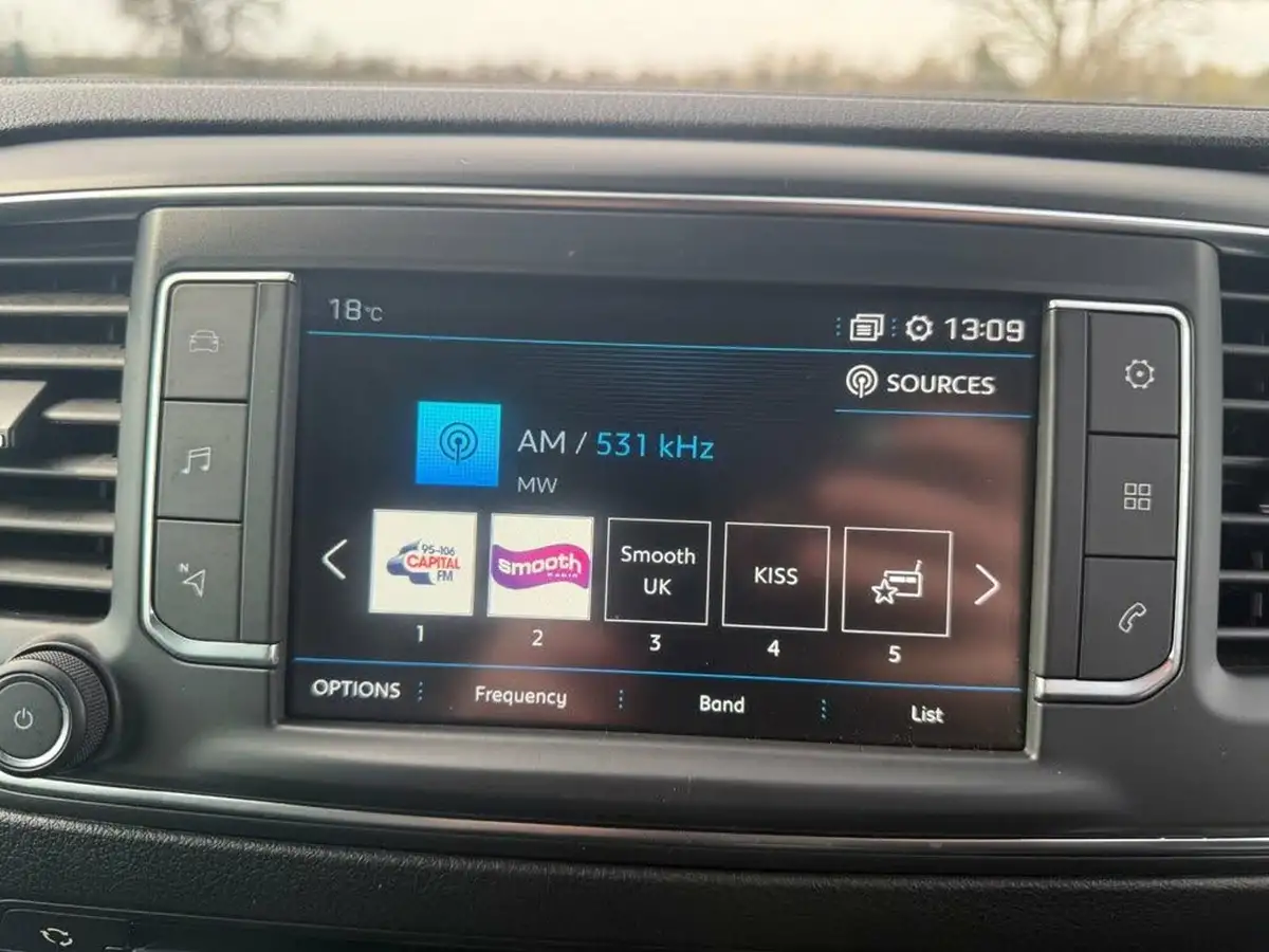 2019-peugeot-traveller-20-bluehdi-allure-20-bluehdi-150ps-standardss-big-25