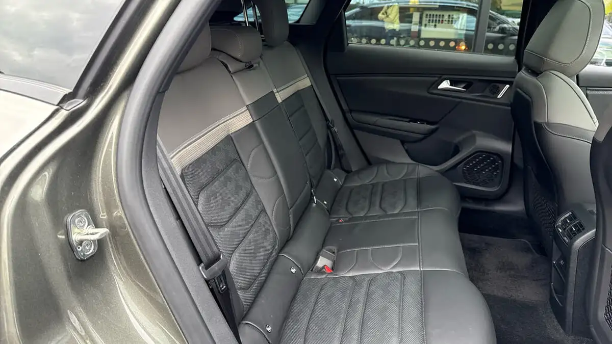 2023-citroen-c5-x-12-puretech-shine-plus-big-32