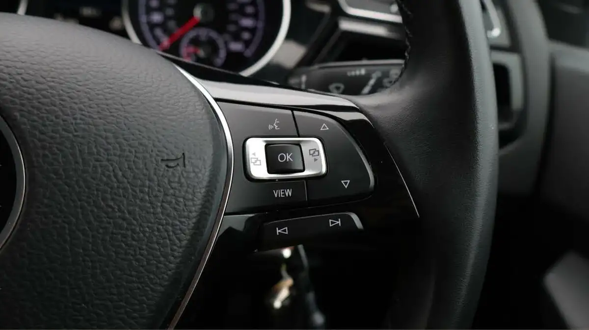 2021-volkswagen-touran-15-tsi-sel-dsg-big-25