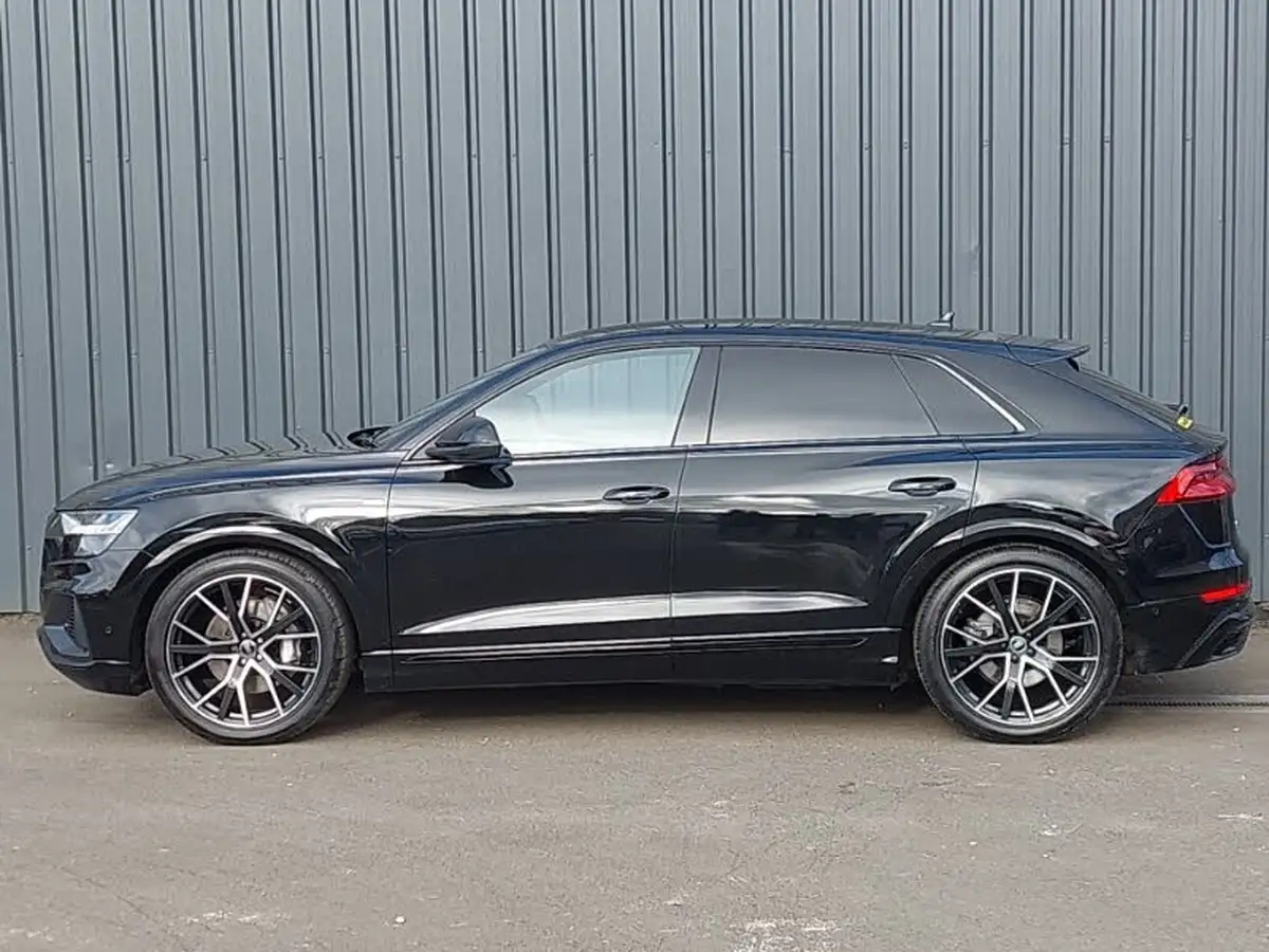 2022-audi-q8-30-55-tfsi-black-edition-big-3