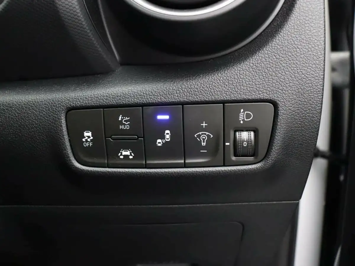 2017-hyundai-kona-10-t-gdi-premium-se-big-24