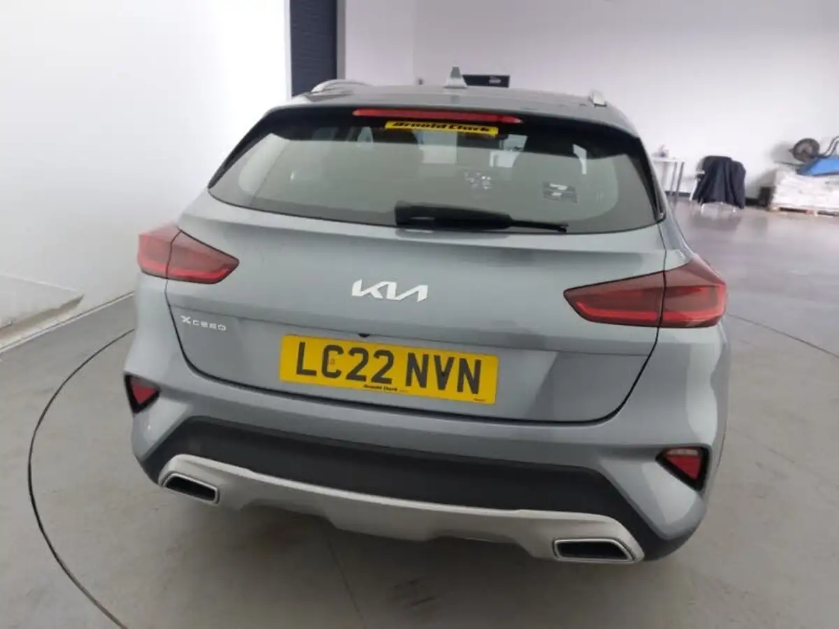 2022-kia-xceed-10-t-gdi-2-big-12