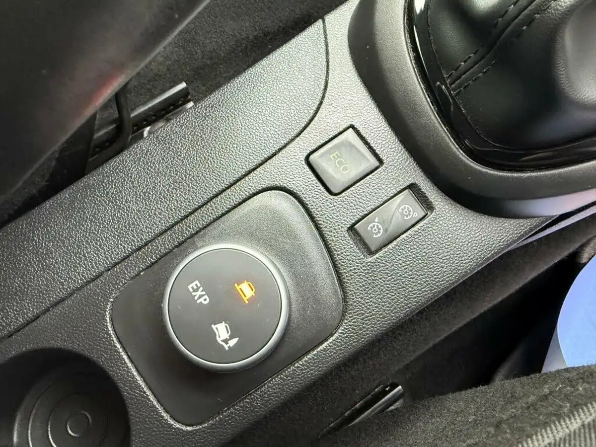 2016-renault-captur-09-signature-nav-big-38