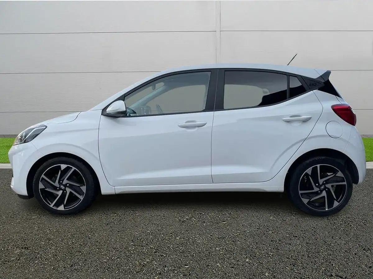 2022-hyundai-i10-10-premium-big-3