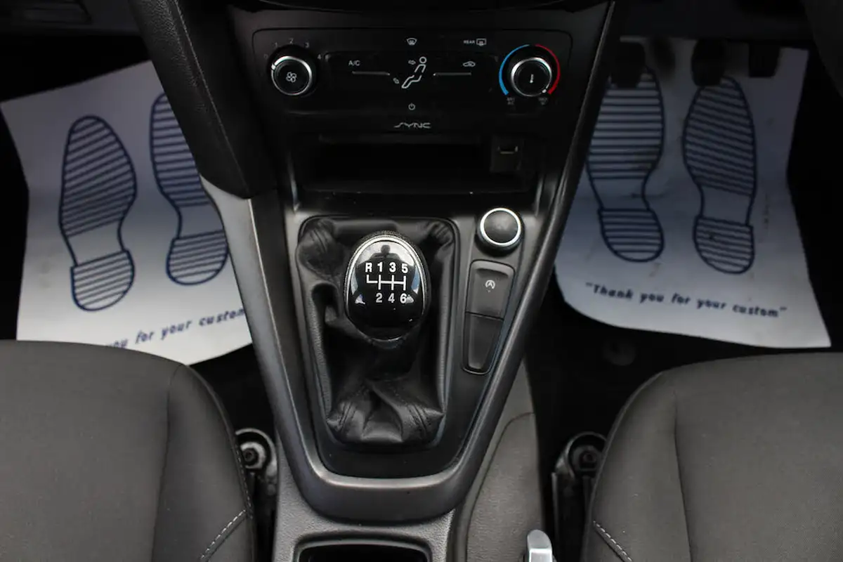 2016-ford-focus-15tdci-style-95ps-hatchback-big-21