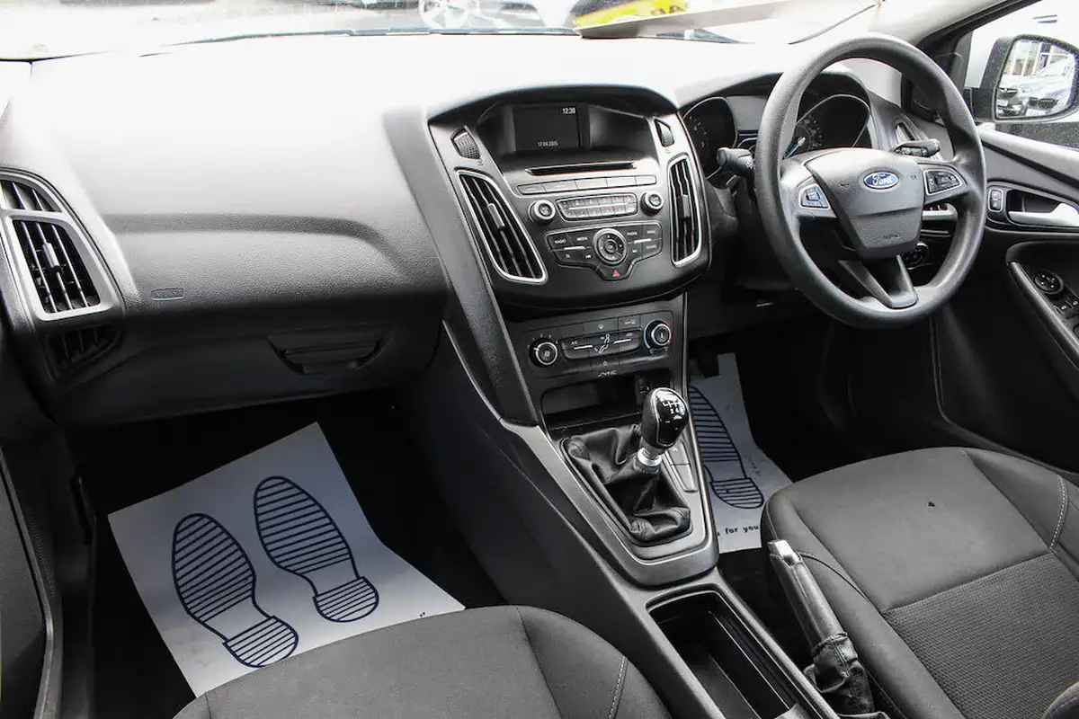 2016-ford-focus-15tdci-style-95ps-hatchback-big-17